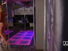 お尻, デカパイ, 巨乳な, チェコ, フランス人, なめる, ピアス, タトゥー