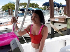 Arsch, Bikini, Blasen, Schwanz, Würgen, Natürlichen titten, Im freien, Titten