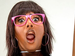 Большая жопа, Межрасовый секс, Лизание, Мастурбация, Киски, Страпон, Стриптизерша, Тату