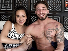 Grote lul, Pijpbeurt, Bruinharig, Hondjeshouding, Natuurlijke tieten, Mager, Tiener, Tieten likken