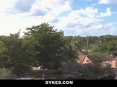 Dildo, Fingern, Hd, Latina, Lesbisch, Muschi, Rasiert, Strapon