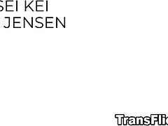 In den arsch, Asiatisch, Blasen, Kehlenfick, Schwanz, Interrassisch, Küssen, Titten