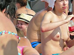 Amateur Horny Topless Teens - Voyeur Spy Beach Video