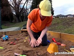 Oudere vrouw, Omie, Harig, Masturbatie, Rijpe lesbienne, Geschoren, Sokken, Alleen