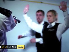 Grosser arsch, Grosser schwanz, Grosse titten, Britisch, Braunhaarige, Handjob, Hd, Uniform