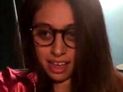 Gros seins, Brunette brune, Plantureuse, Poilue, Lingerie, Masturbation, Chatte, Solo