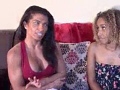 Noir ébène, Fille latino, Lesbienne, Mère que j'aimerais baiser, Orgasme, Strapon, Tabou, Jouets