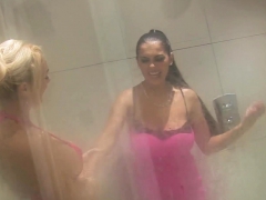 Blondine, Blasen, Braunhaarige, Europäisch, Hardcore, Hd, Flotter dreier