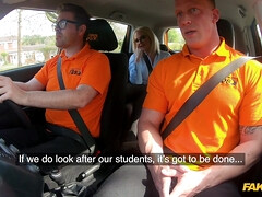 Rubia, Mamada, Coche, Europeo, Anilingus, Tatuaje, Tetas, Mojado