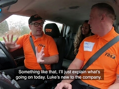 デカパイ, イギリス人, 手コキする, ピアス, 現実, おもらし, タトゥー, 濡れ