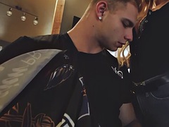 Grosse bite, Gros seins, Sucer une bite, Faciale, Hard, Mamelons, Rasée, Suçant