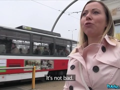 На публике