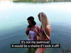 Пляж, Бикини, Брюнетки, Подружка, Лесбиянка, Натуральные сиськи, Крошечные, Сиськи