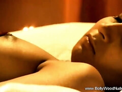 Брюнетки, Индианки, Милф, Обнаженные, Натуральные, Голышом, Стриптиз, Дразнящие