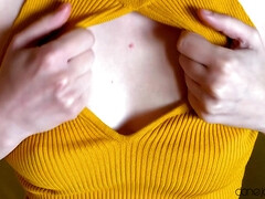 Braunhaarige, Fingern, Masturbation, Natürlichen titten, Geschwollene nippel, Rasiert, Schlampe, Solo