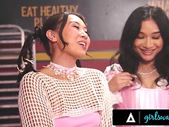 Asiatisch, Faustfick, Hd, Lesbisch, Orgasmus, Orgie, Party, Realität