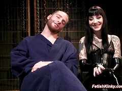 In den arsch, Bizarr, Braunhaarige, Weibliche domination, Fetisch, Hd, Strapon, Tätowierung