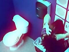 Brunette brune, Fétiche, Doigter, Masturbation, Solo, Nénés, Toilettes, Uniforme