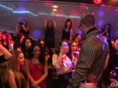 Blondine, Blasen, Braunhaarige, Europäisch, Fetisch, Gruppe, Interrassisch, Realität