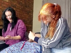 デカチン, イく瞬間, 女 人男 人, 手コキする, シゴき, 小柄, 三人