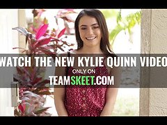 Gros seins, Brunette brune, Femme couguar, Tir de sperme, Mère que j'aimerais baiser, Maman, Belle mère, Suçant