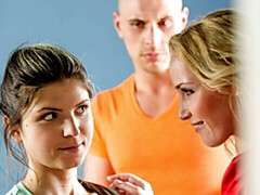 Slaapkamer, Grote kont, Grote lul, Hondjeshouding, Natuurlijke tieten, Tiener, Trio, Tieten likken