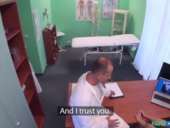 Leie, Hundestellung, Fingern, Lecken, Krankenschwester, Büro, Muschi, Uniform