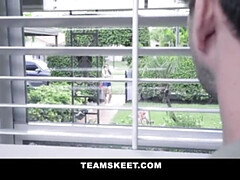 ベビーシッター, ブロンド, イマラチオ, チン, バック, 顔射, 清楚, 馬乗り