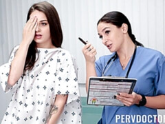 Sucer une bite, Brunette brune, Médecin, Lunettes, Branlette thaïlandaise, Mère que j'aimerais baiser, Rasée, Tatouage