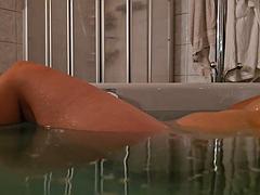 バイセクシャル, 言葉責め, ドイツ人, Hd, 淫乱熟女, 乳首, 公共, 一人