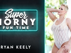 Wohlbeleibte schöne frauen, Grosser arsch, Fingern, Handjob, Milf, Solo, Entkleiden, Spielzeuge