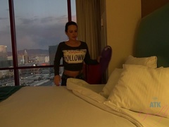 Leie, Bad, Schwarz, Braunhaarige, Zierlich, Muschi, Dürr, Titten