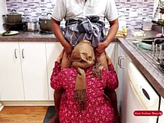 Grosser arsch, Schwanz, Frau, Handjob, Küssen, Hausmädchen, Orgasmus, Rau