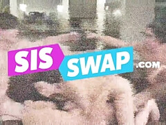 Grote mammen, Oudere vrouw, Likken, Masseren, Rijpe lesbienne, Kut duiken, Tieten likken, Uniformpje