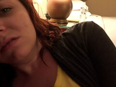 Brunette brune, Orgasme, Piercing, Pov, Chatte, Fumer, Nénés, Vibromasseur