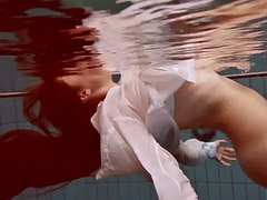 Chica, Tetas grandes, Erótico, Fetiche, Piscina, Público, Pelirrojo, Bajo el agua