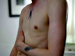 Spermaladung, Handjob, Masturbation, Nippel, Piercing, Pornostars, Solo, Tätowierung