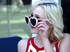 Grote kont, Grote mammen, Blond, Pijpbeurt, Hondjeshouding, Kort haar, Mager, Tiener