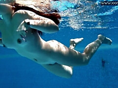 18, 素人, デカ尻, 茶髪の, 毛深い, 小柄, プール, 一人