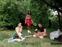 Oudere vrouw, Man die toekijkt, Lul, Hardcore, Italiaans, Moeder, Buiten, Vreemd