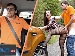 Grosse bite, Sucer une bite, Brunette brune, En levrette, Police, Public, Chatte, Réalité