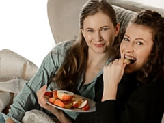 Bruinharig, Zoenen, Lesbisch, Likken, Masturbatie, Kut duiken, Tiener, Tieten likken