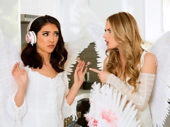 Пальцем, На кухне, Лесбиянка, Лизание, Киски, Стриптизерша, Молоденькие, Сиськи