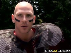 Blond, Beroemdheid, 1 man 2 vrouwen, Groep, Hd, Buiten, Openbaar, Rijden