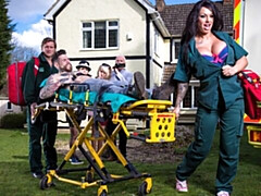 Gros cul, Grosse bite, Gros seins, Sucer une bite, Brunette brune, En levrette, Mère que j'aimerais baiser, Nénés