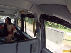 Leie, Auto, Schwanz, Hundestellung, Lecken, Muschi, Kurzes haar, Tätowierung