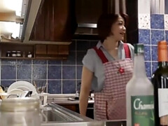 Con re nhin len me vo co than hinh nong bong thu dam