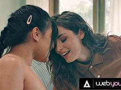 Tussi, Dildo, Weibliche domination, Latina, Lecken, Strapon, Titten