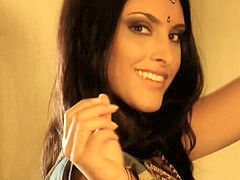 Brunette brune, Indienne