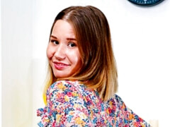 Gros cul, Blonde, Doigter, Masturbation, Seins naturels, Rasée, Solo, Adolescente